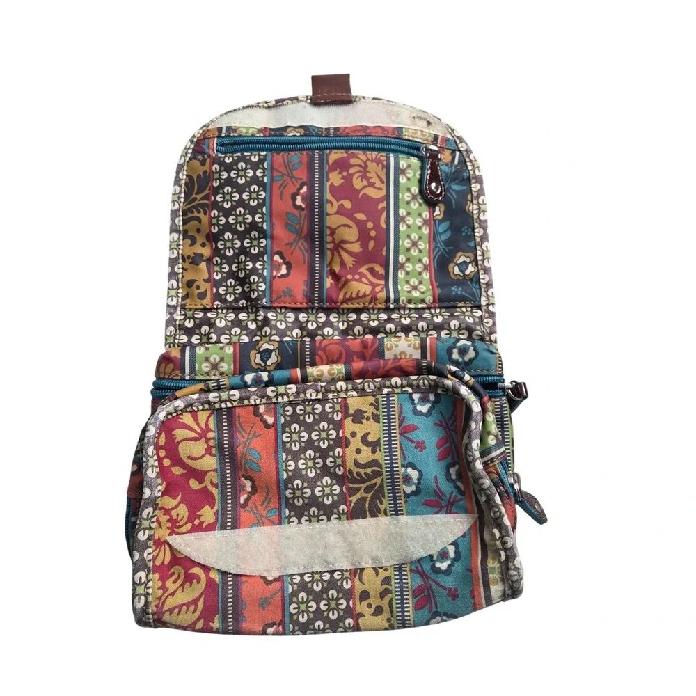 Fossil hanging travel